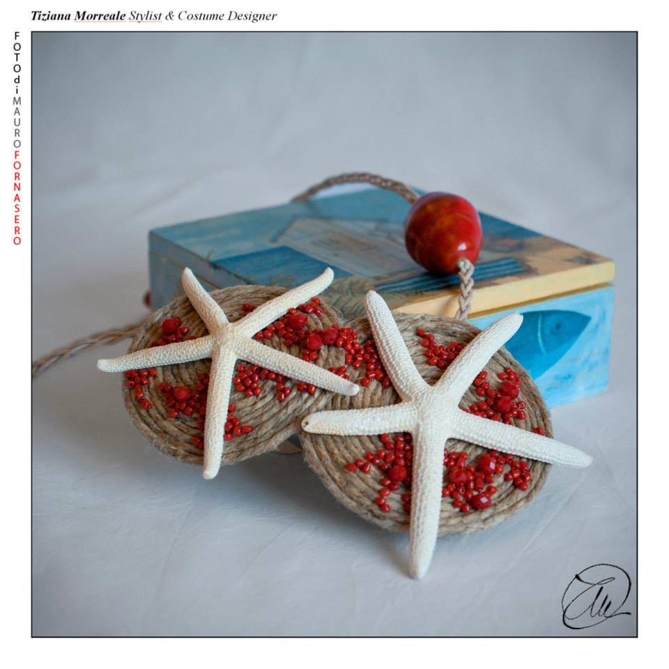 10. Girocollo in corda, con stelle marine e corallo. foto di Mauro Fornasero.