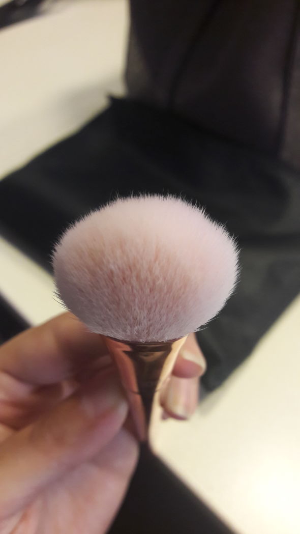 300 Tapered Blush Brush Real technique Bold metal collection setole