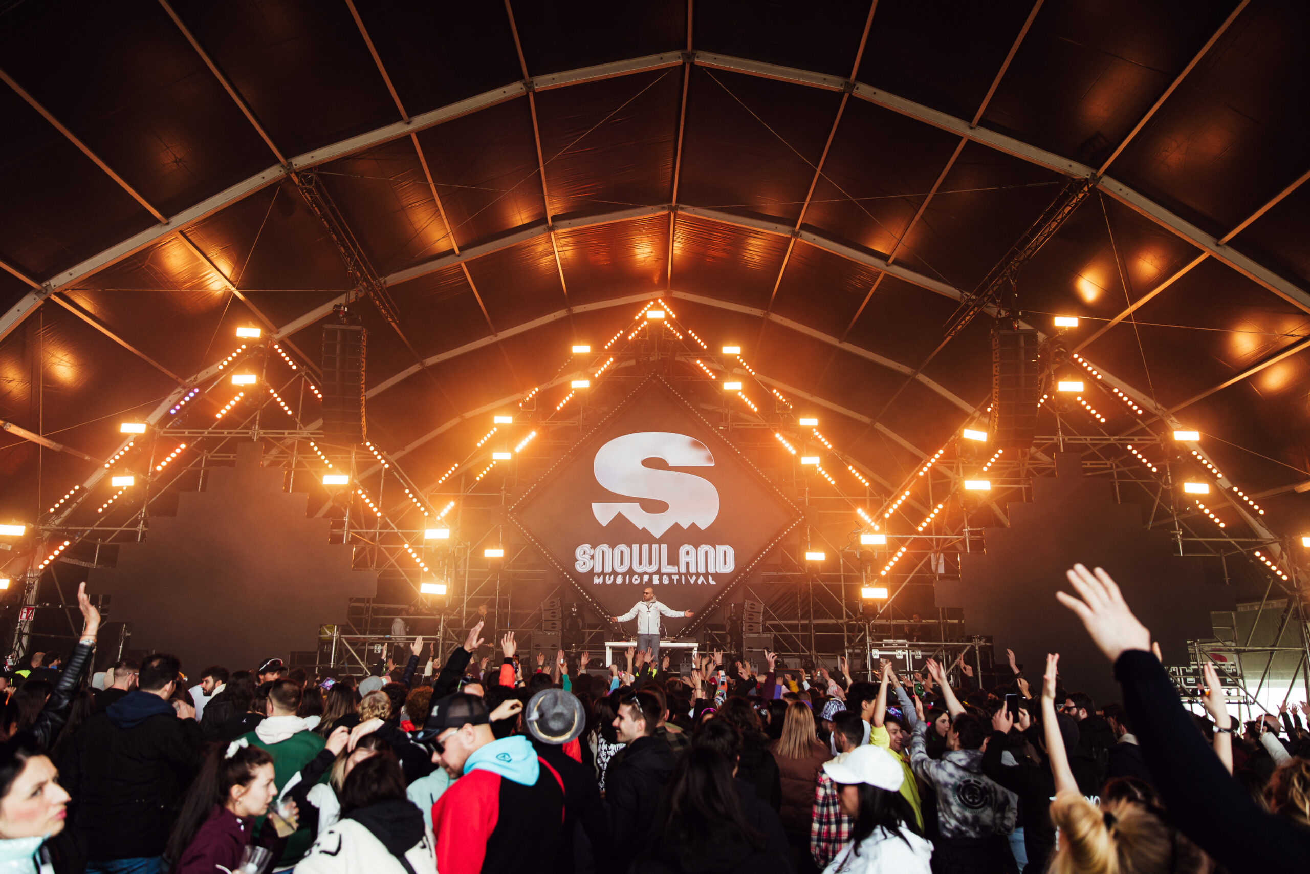 Snowland Music Festival: Livigno accende l’inverno con Guè e tre palchi